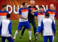 /album/nederland-wk-2010/wk2010-oranje-training-grapje-425-jpg44-jpg/